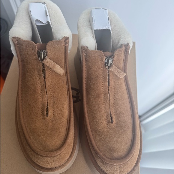 UGG Funkette Boots - Picture 3 of 8